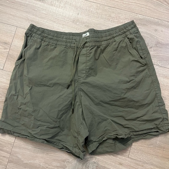 LL Bean Dock Shorts - Picture 1 of 4